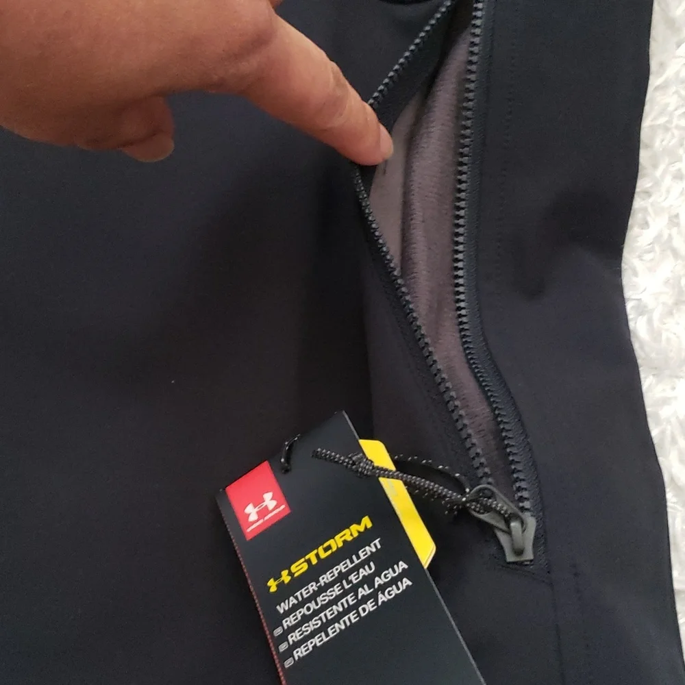 Men's Under Armour Water Wind Resistant Infrared retains heat